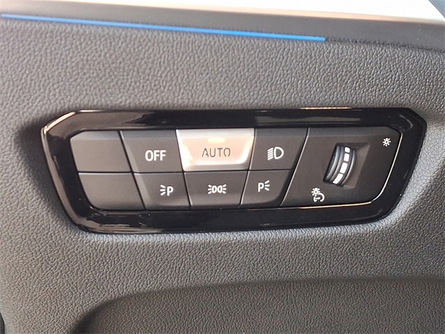 Vehicle image 26 of 30