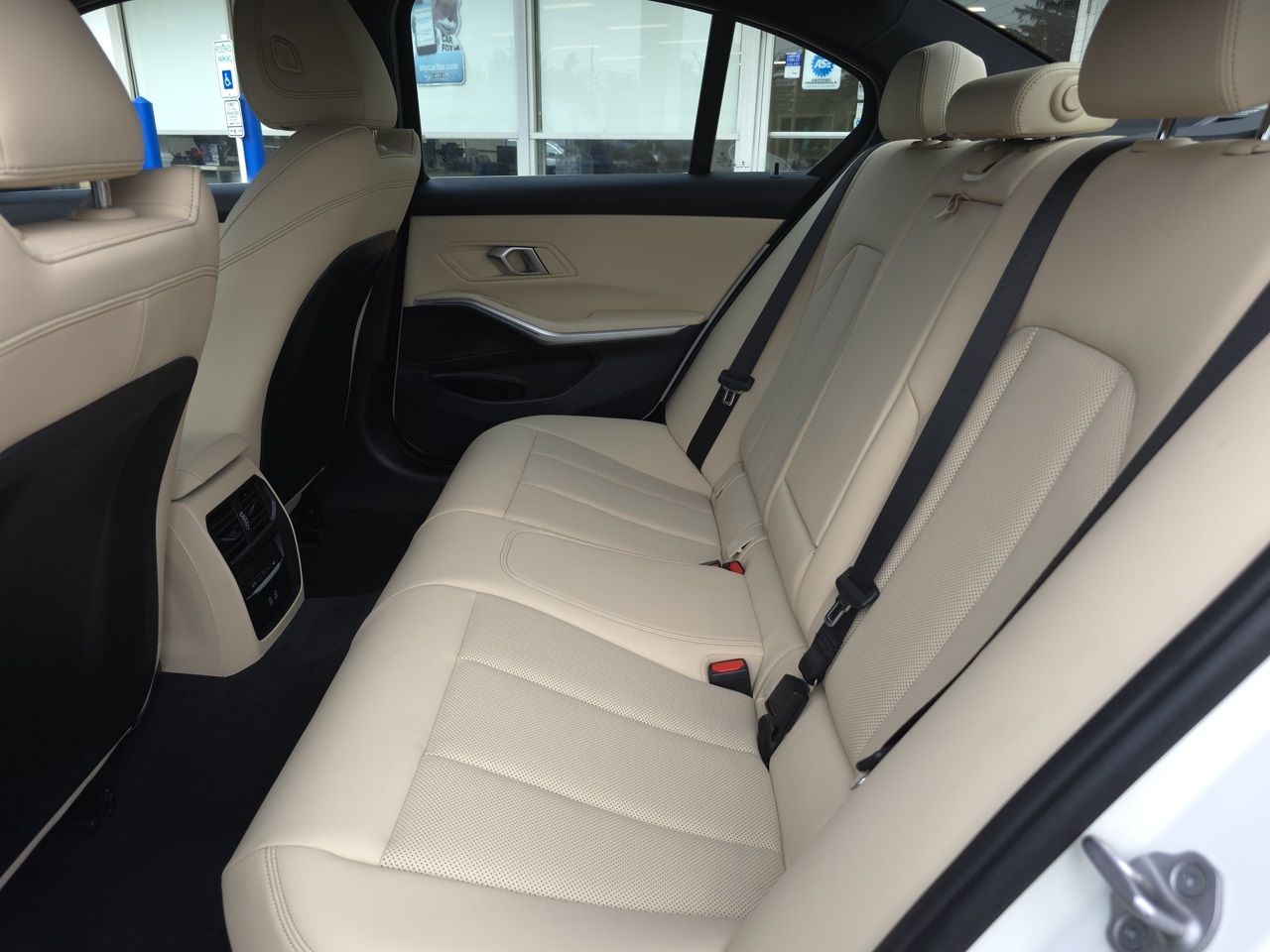 Vehicle image 23 of 24