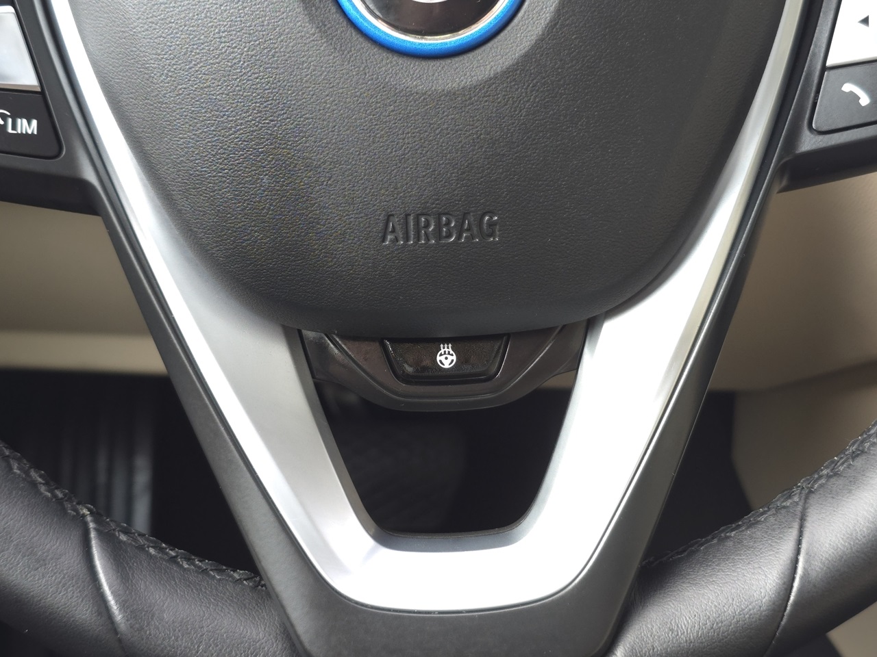 Vehicle image 13 of 24