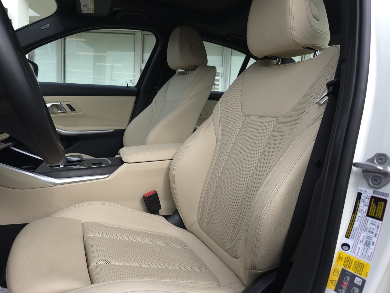 Vehicle image 9 of 24