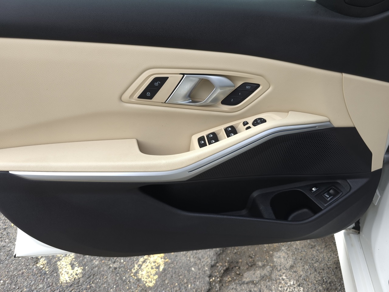 Vehicle image 8 of 24