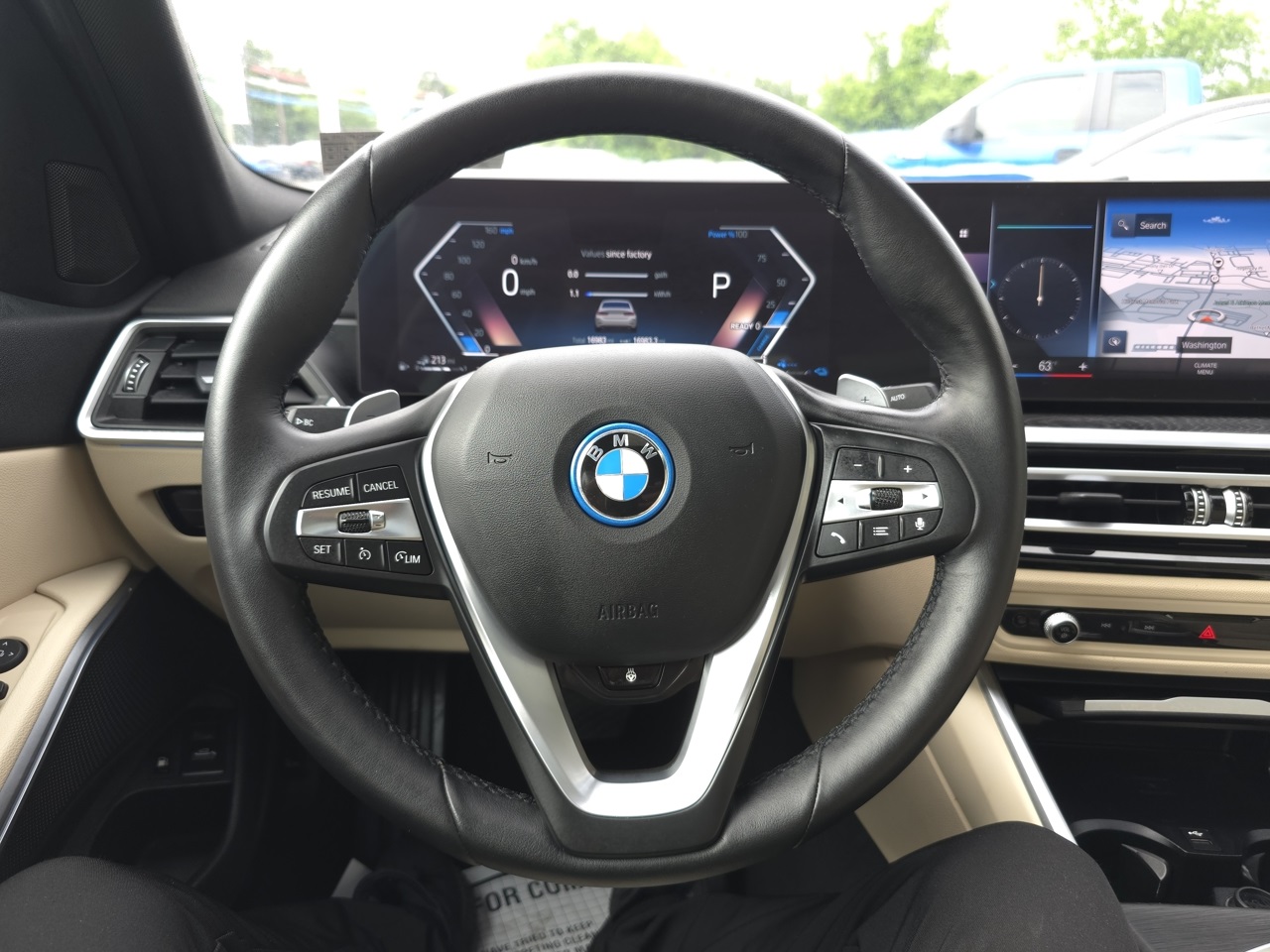 Vehicle image 10 of 24