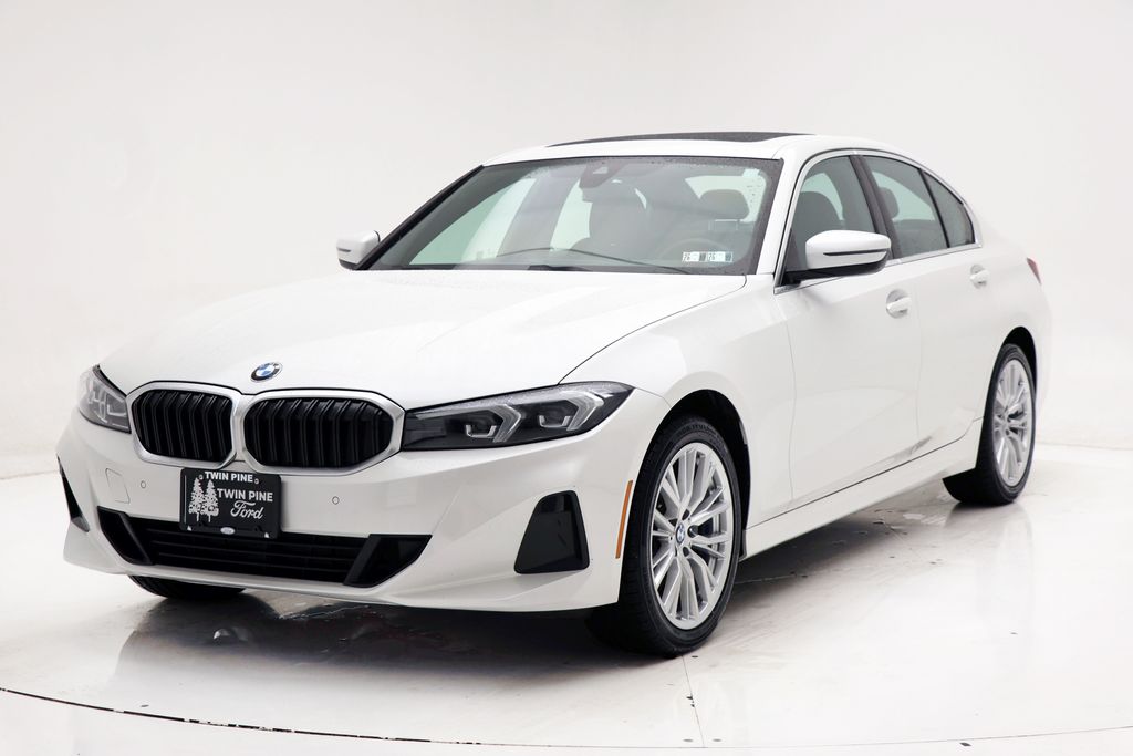 2024 BMW 3 Series 330i xDrive Image 2 of 33