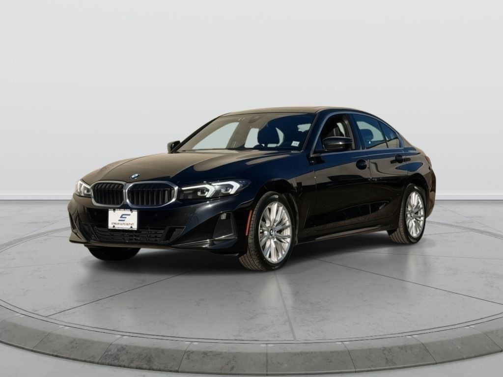 2024 BMW 3 Series 330i xDrive Image 2 of 39