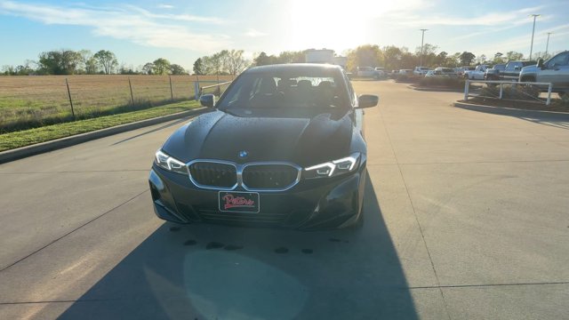 2024 BMW 3 Series 330i xDrive Image 3 of 28