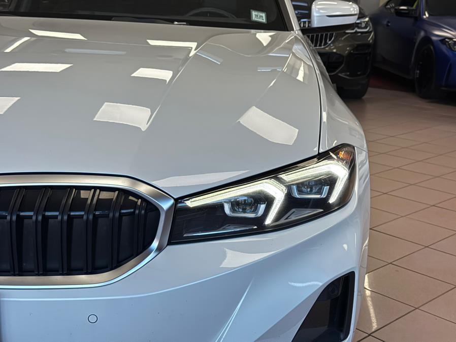 2024 BMW 3 Series 330i xDrive Image 2 of 71