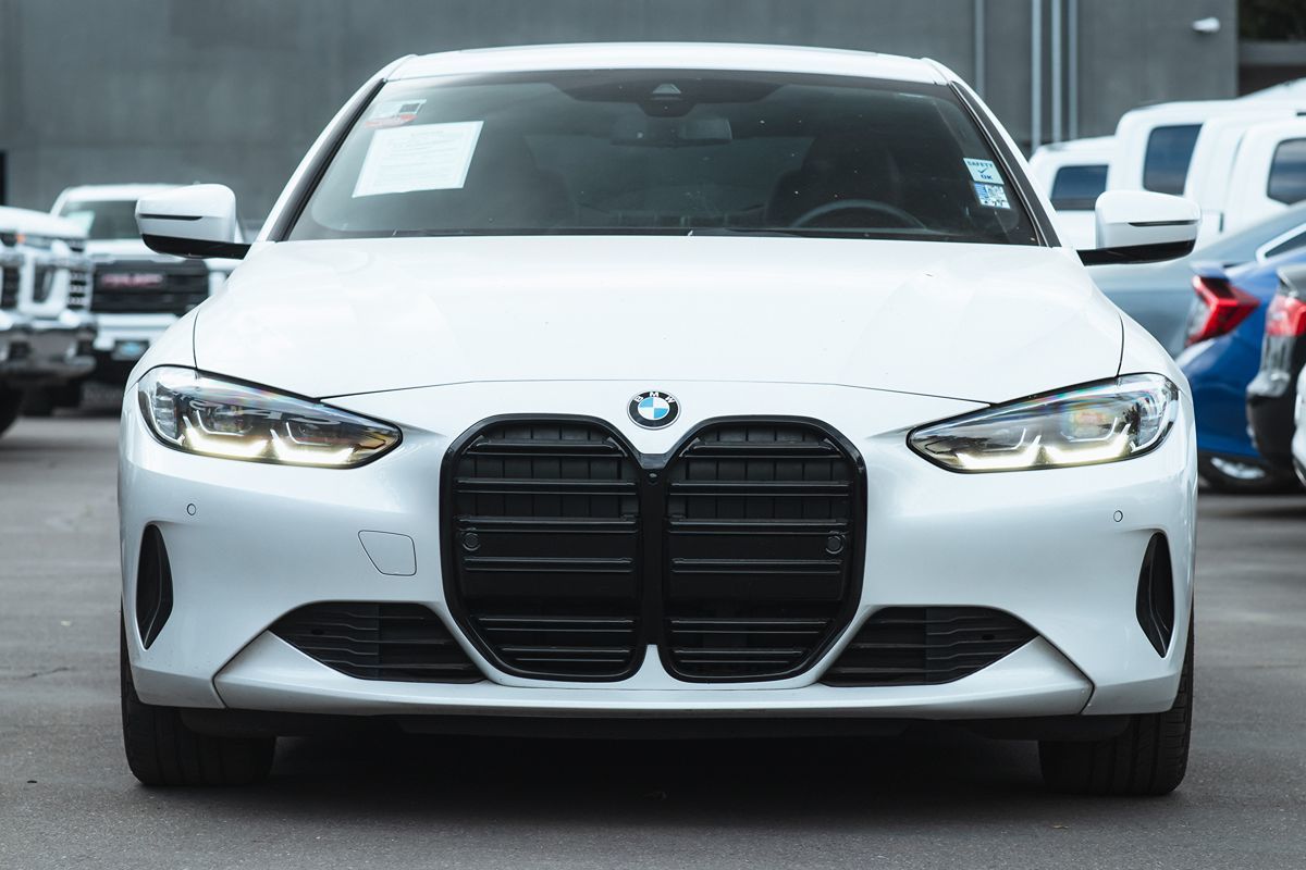 2024 BMW 4 Series 430i Image 2 of 26