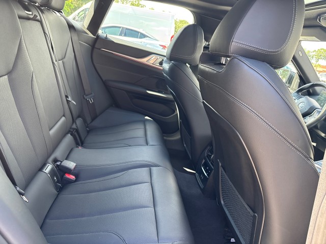 Vehicle image 11 of 27