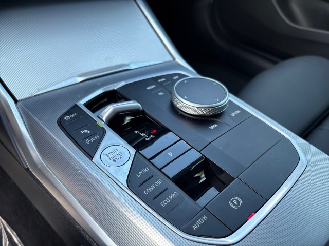 Vehicle image 20 of 27