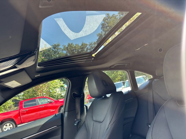 Vehicle image 14 of 27