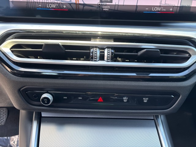 Vehicle image 25 of 27