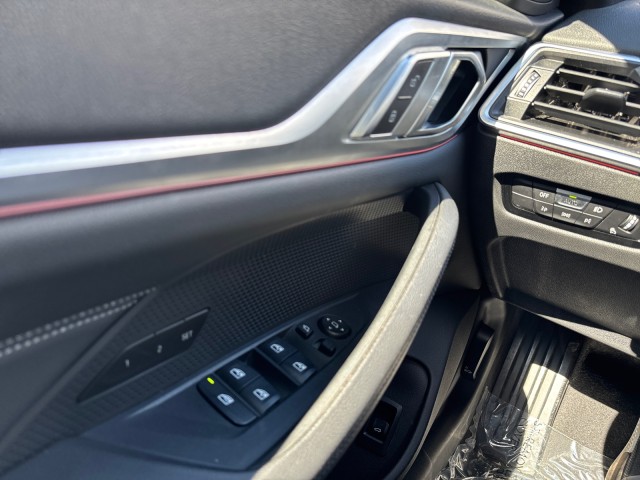 Vehicle image 21 of 27