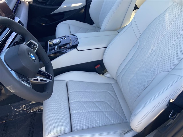 Vehicle image 19 of 23