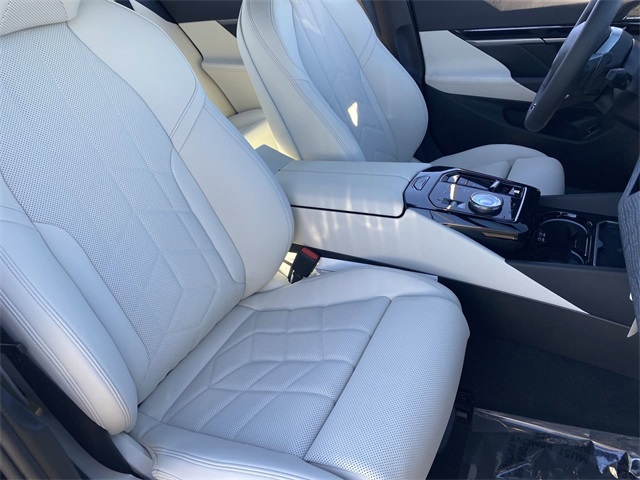 Vehicle image 12 of 23