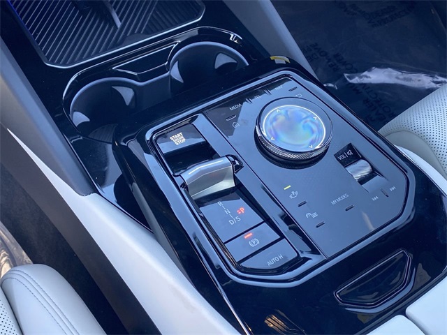 Vehicle image 22 of 23