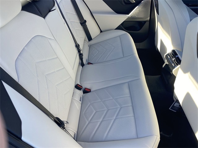 Vehicle image 14 of 23
