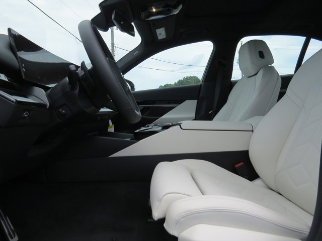 Vehicle image 17 of 27