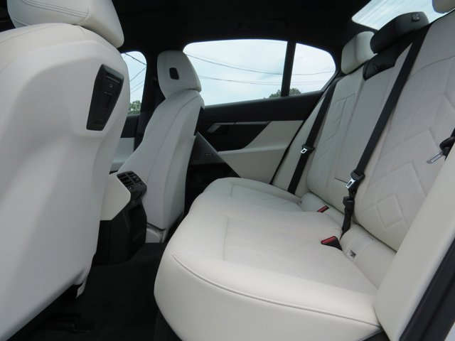 Vehicle image 15 of 27