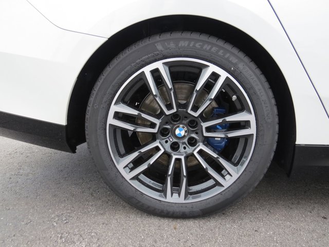 Vehicle image 11 of 27