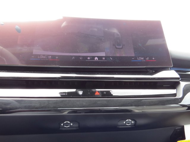 Vehicle image 24 of 27