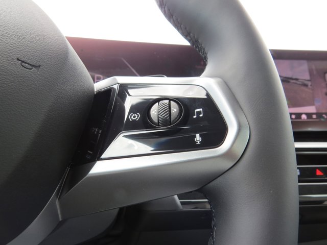 Vehicle image 23 of 27