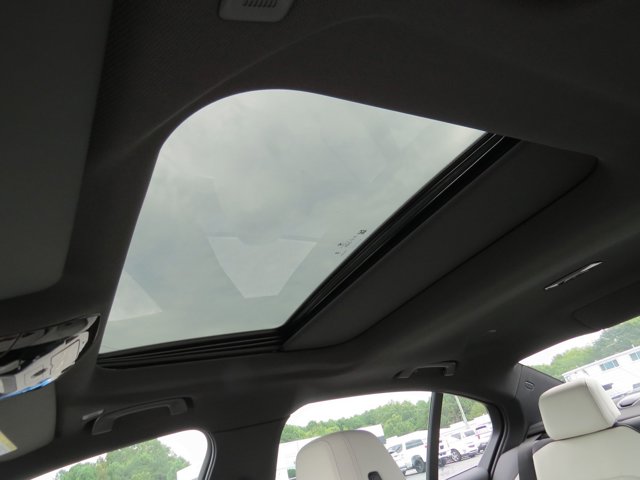 Vehicle image 20 of 27