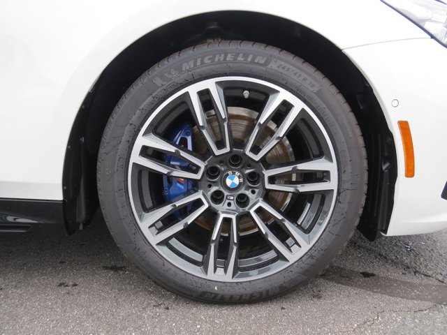 Vehicle image 10 of 27