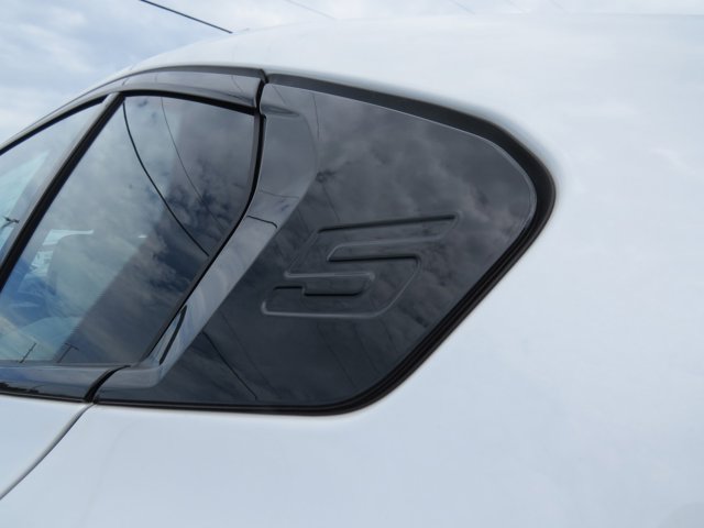 Vehicle image 14 of 27