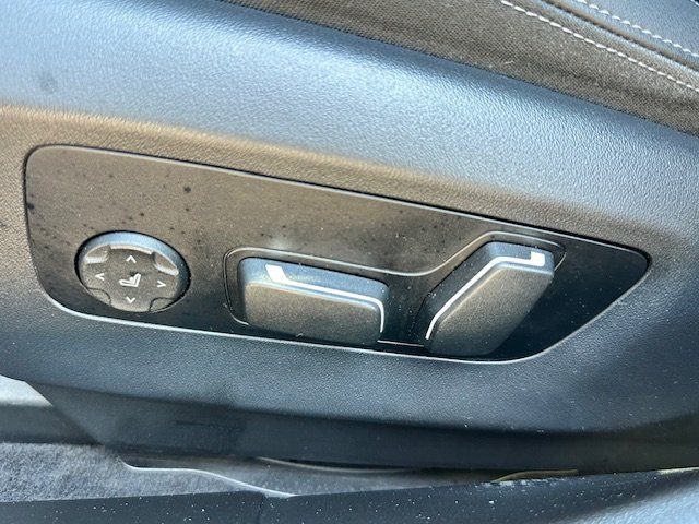 Vehicle image 31 of 43
