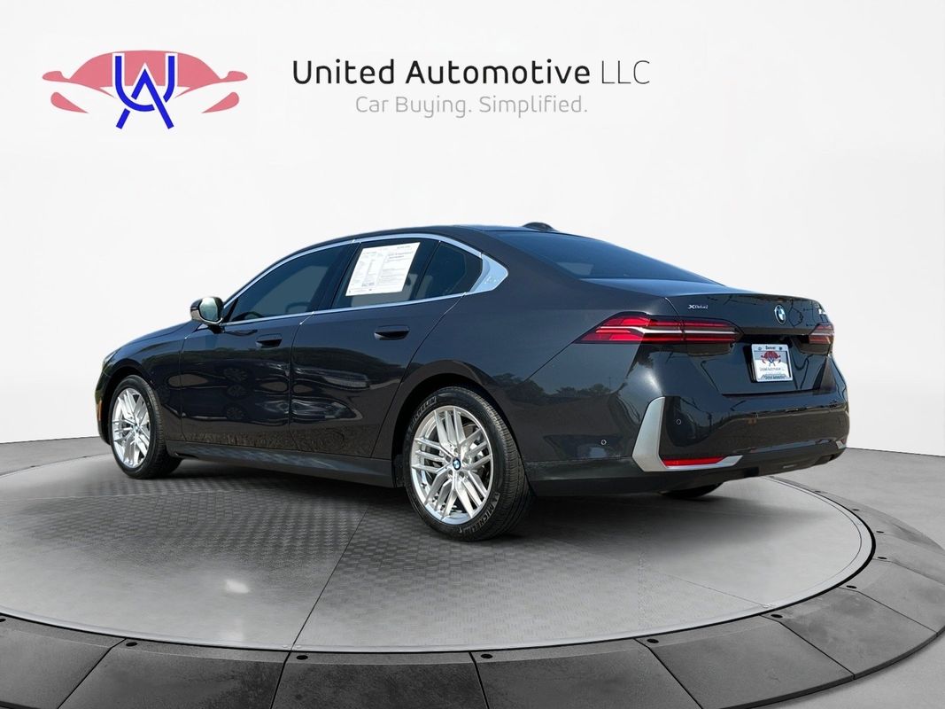 Vehicle image 7 of 43