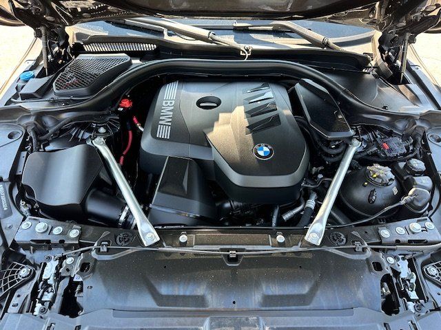 Vehicle image 9 of 43