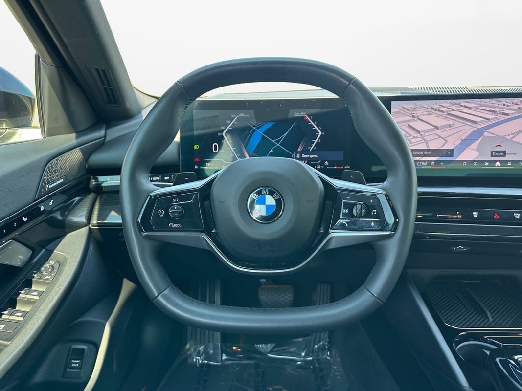 Vehicle image 21 of 43