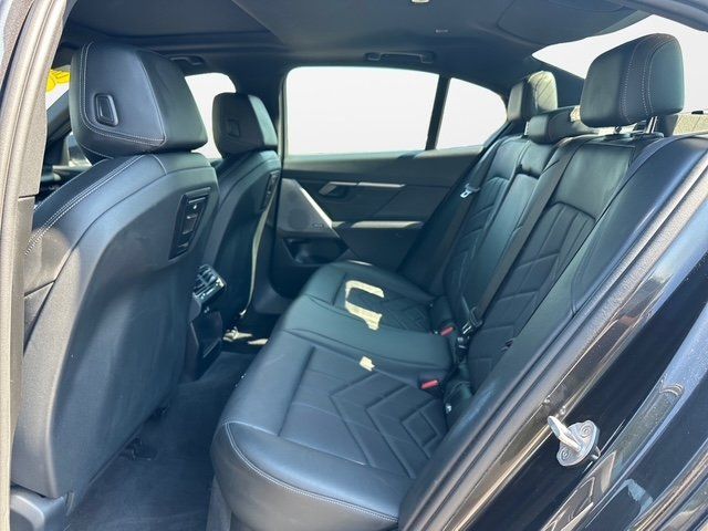 Vehicle image 19 of 43