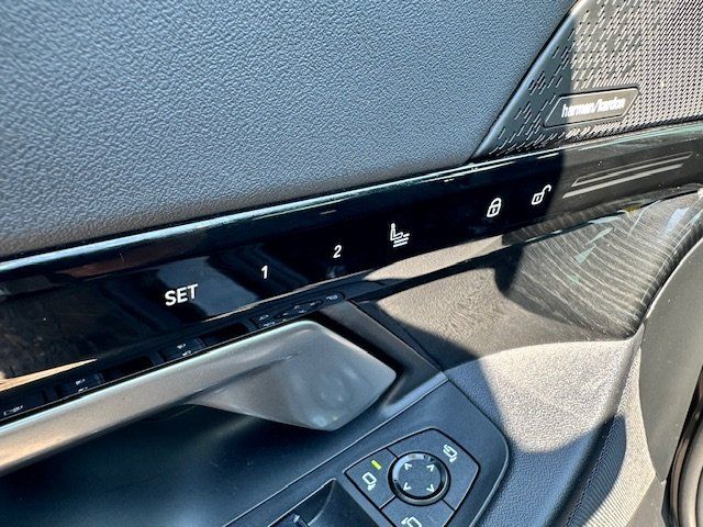 Vehicle image 40 of 43
