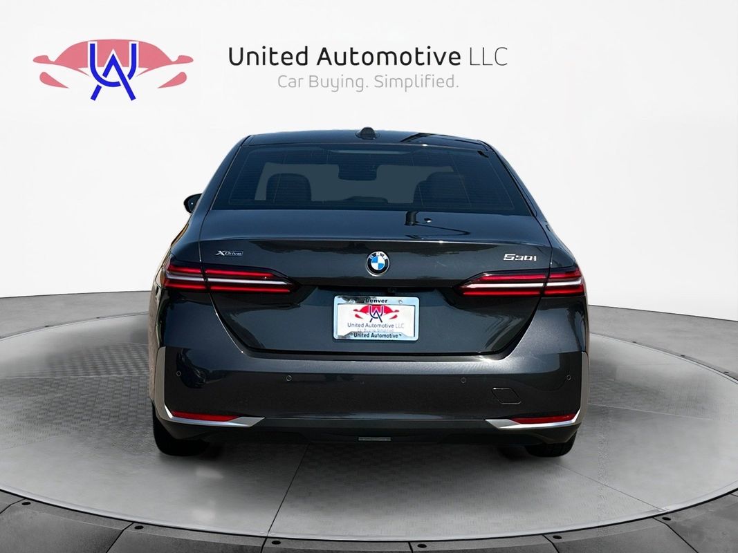 Vehicle image 6 of 43