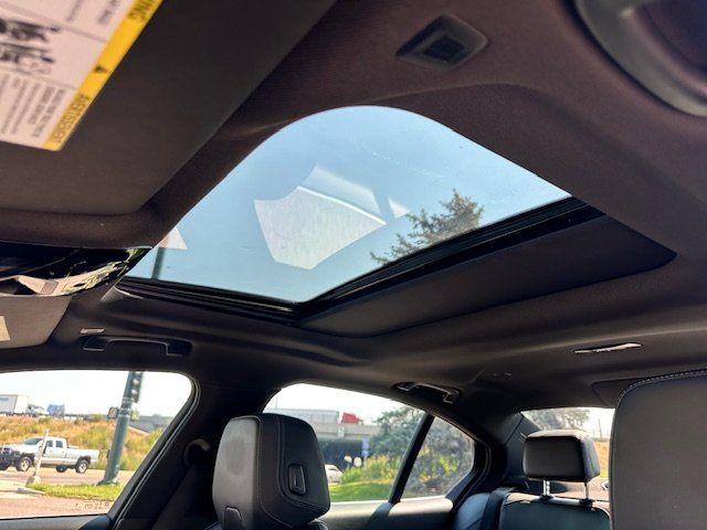 Vehicle image 23 of 43