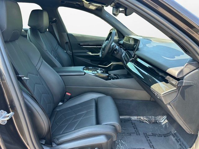Vehicle image 16 of 43