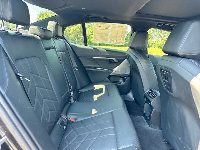 Vehicle image 17 of 43