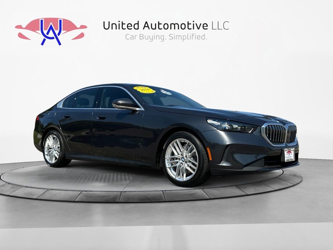 Vehicle image 3 of 43