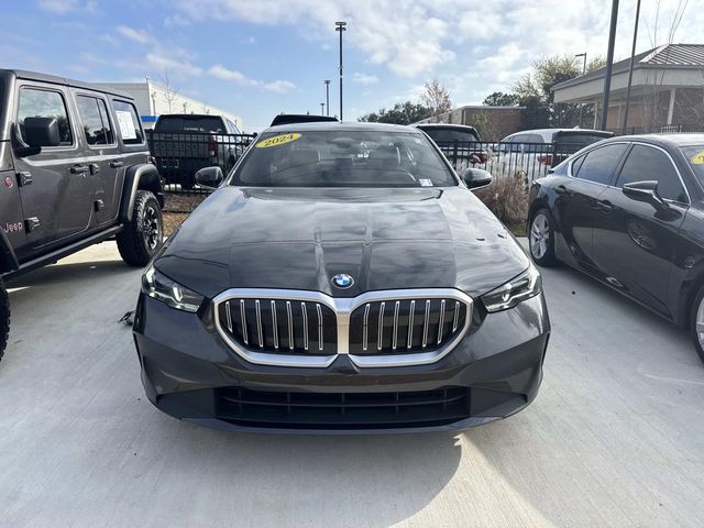 2024 BMW 5 Series 530i xDrive Image 2 of 28