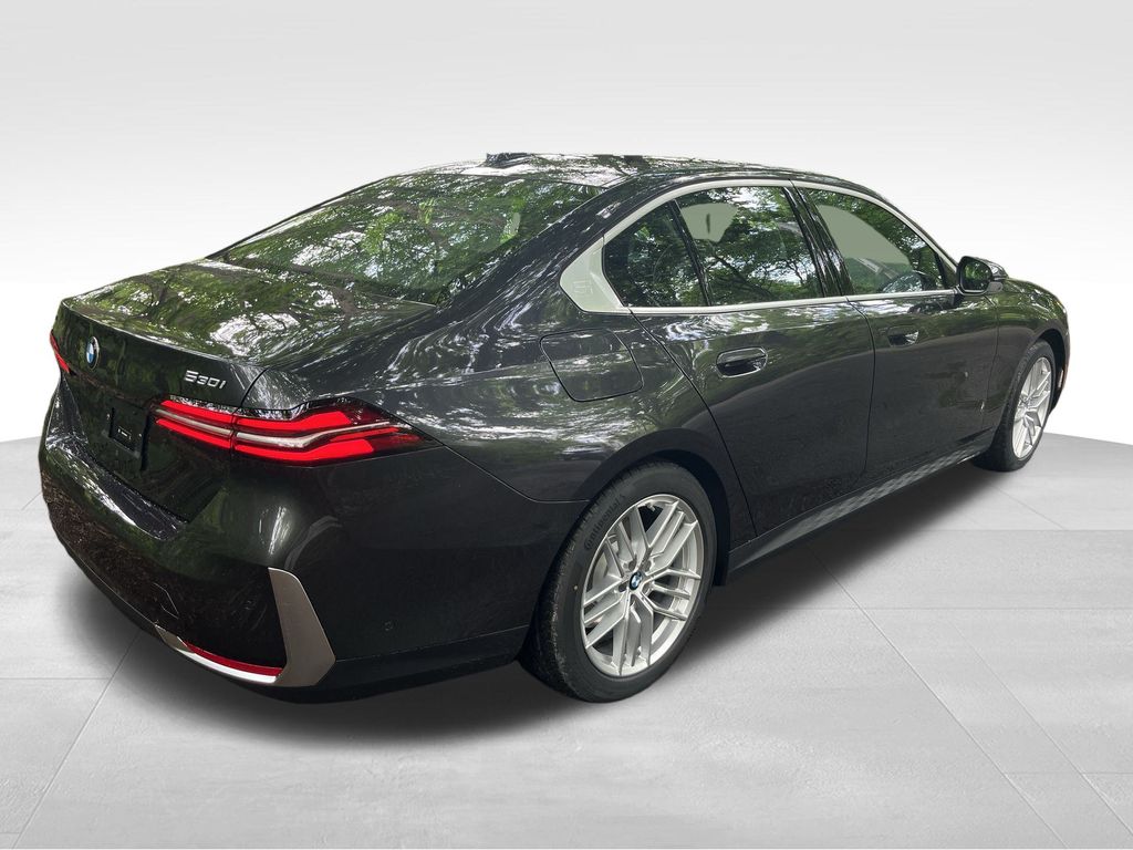 Vehicle image 6 of 30