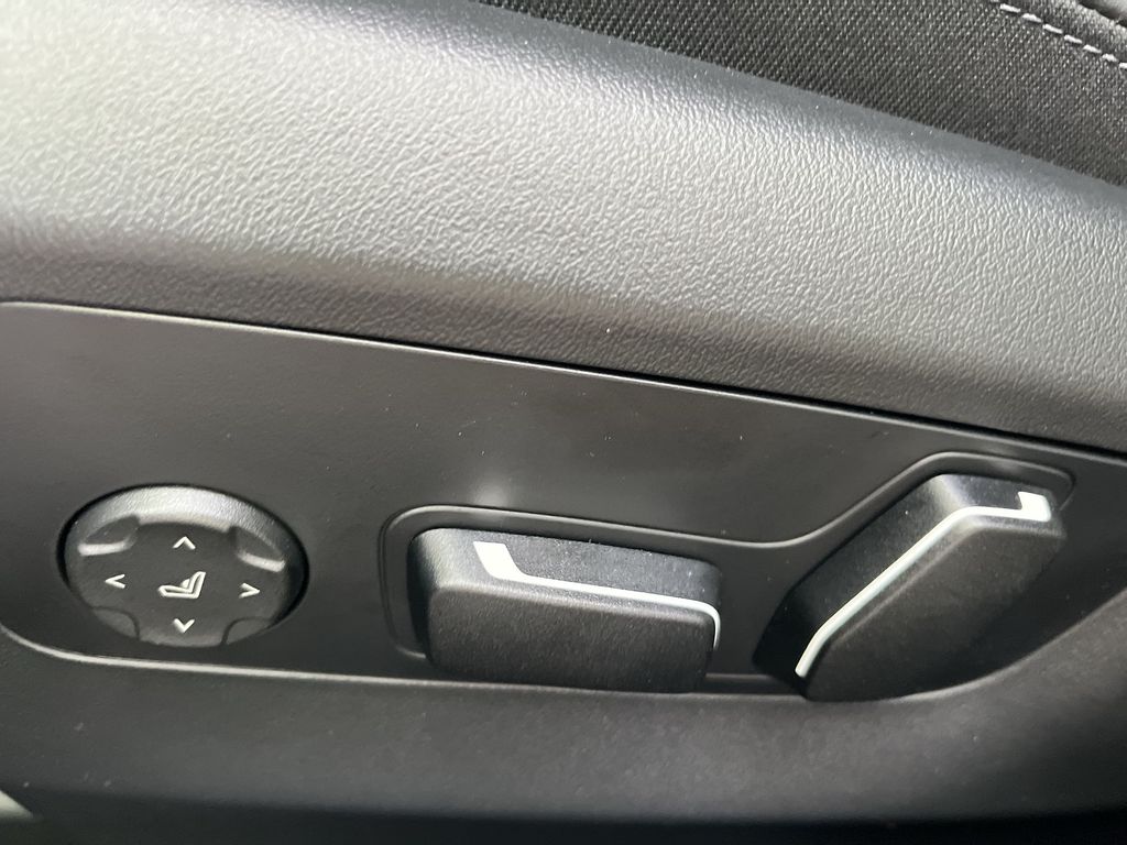 Vehicle image 13 of 30