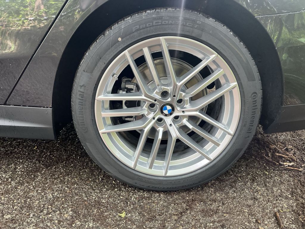 Vehicle image 11 of 30