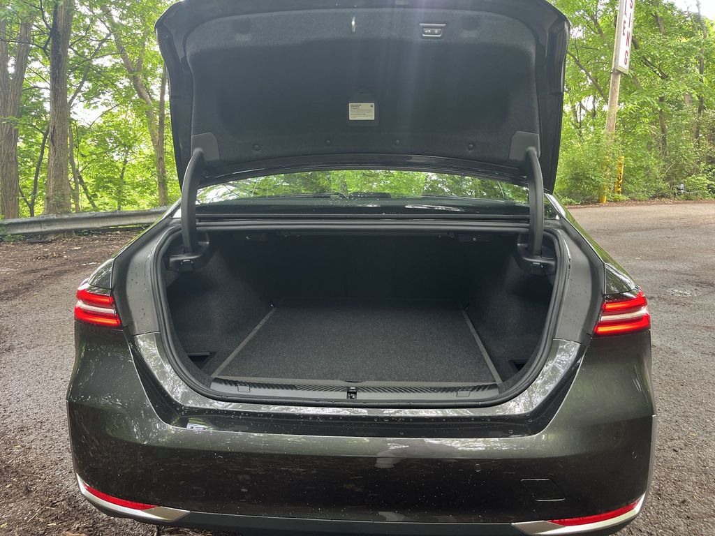 Vehicle image 28 of 30