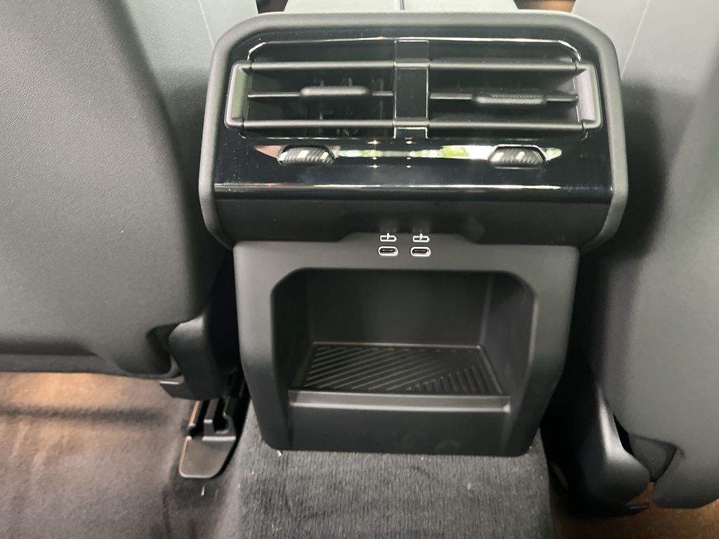 Vehicle image 26 of 30