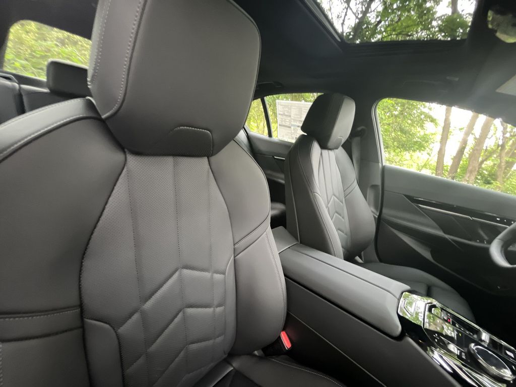 Vehicle image 29 of 30
