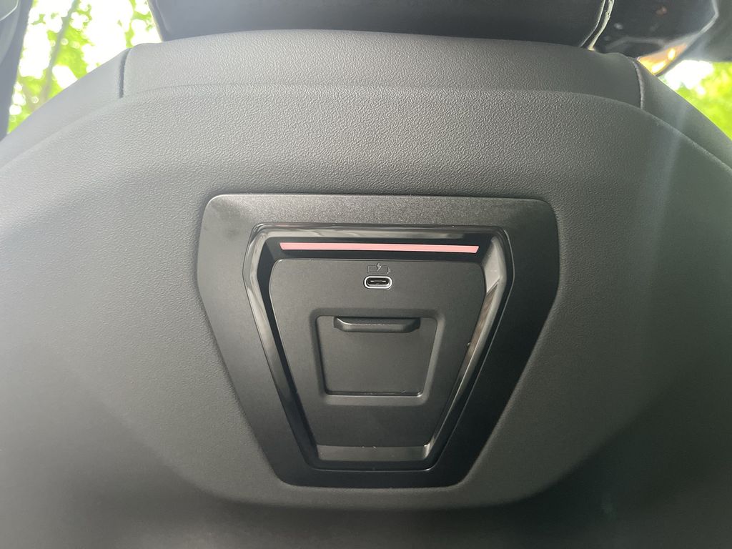Vehicle image 25 of 30