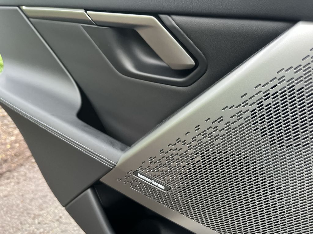 Vehicle image 27 of 30