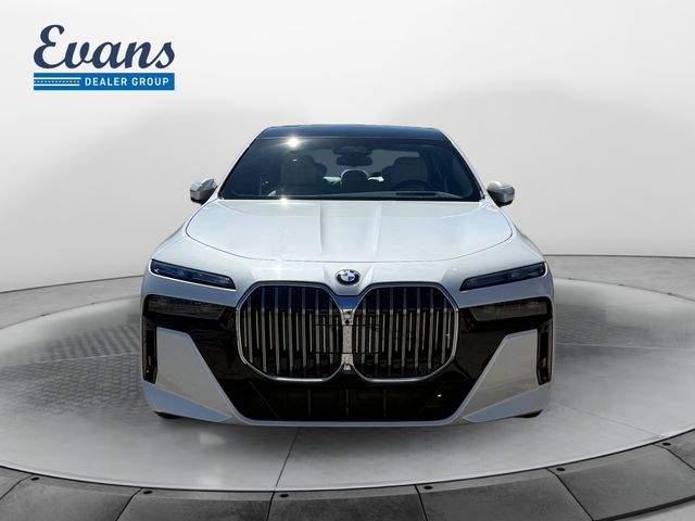 2024 BMW 7 Series 760i xDrive Image 2 of 33