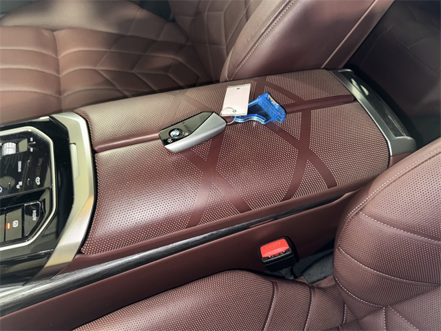 2024 BMW 7 Series 760i xDrive Image 26 of 37